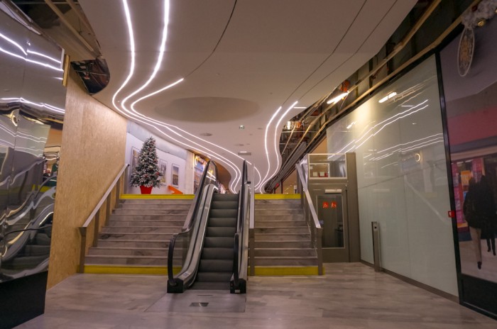 Retail Lift and Stairs