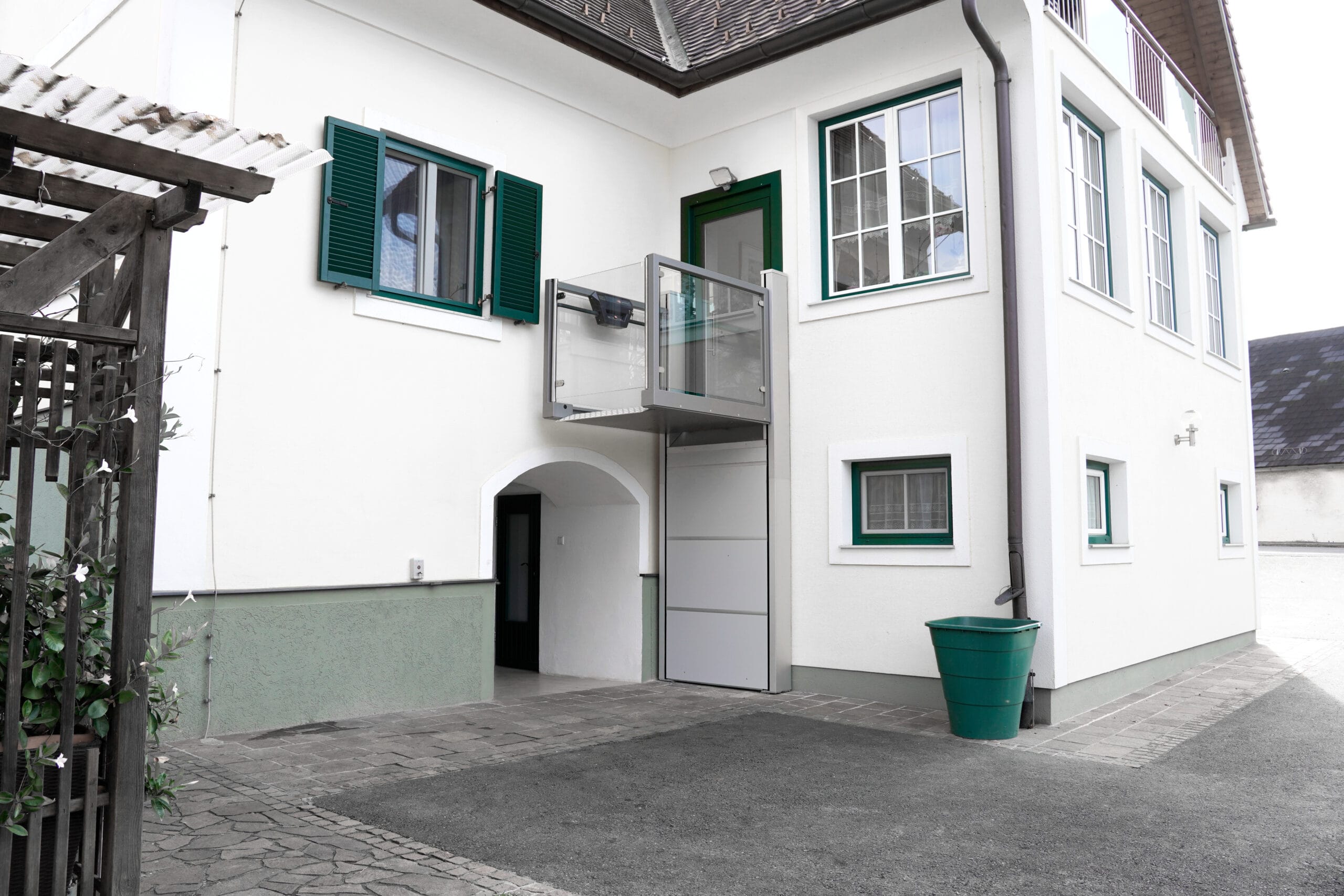 Outdoor Platform Lifts - Level Access Lifts